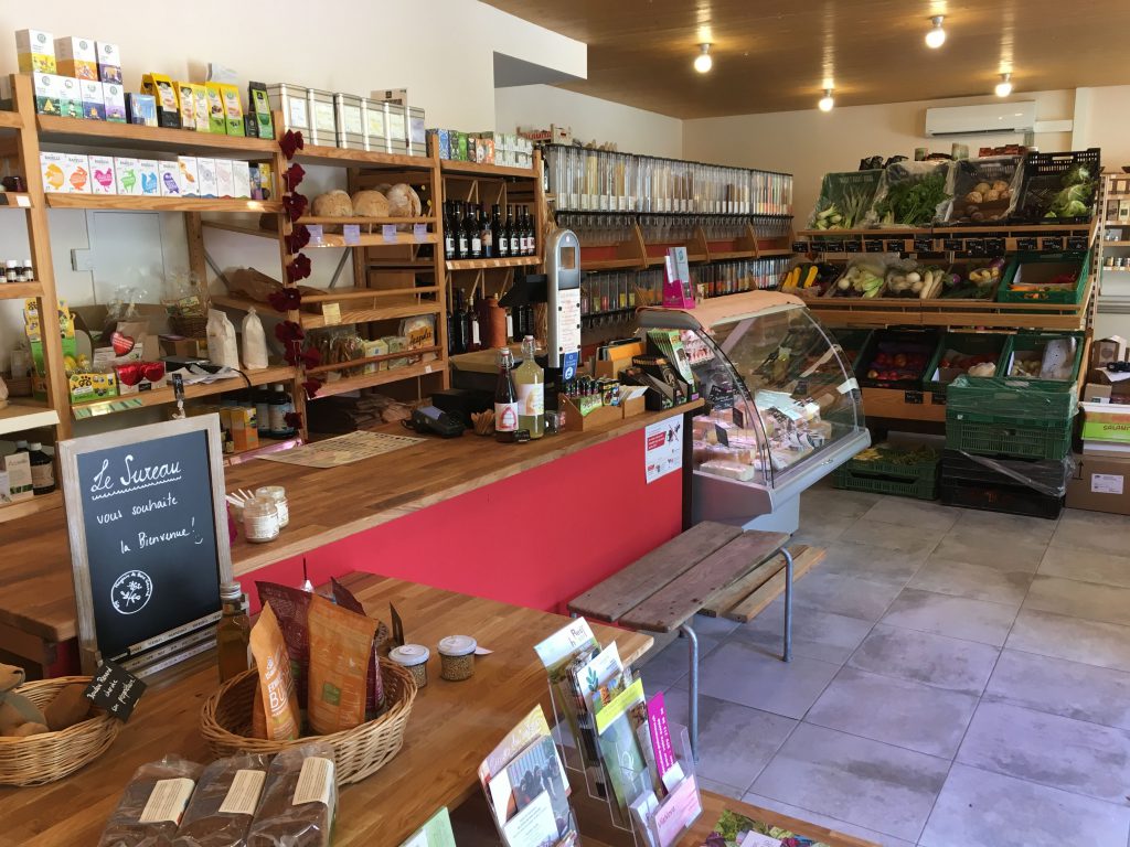 Intérieur du magasin Le Sureau